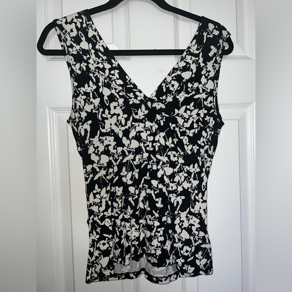 🖤 The Limited Floral Top - Picture 3 of 5